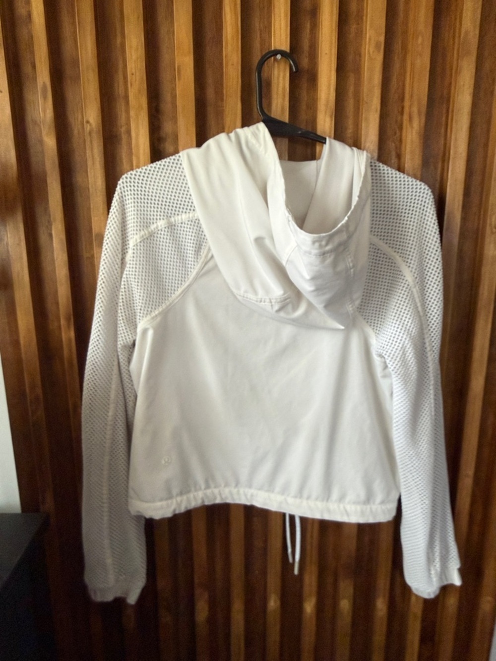 LULULEMON Catch a Breeze Pullover with Hood. Size 6 - Picture 3 of 10
